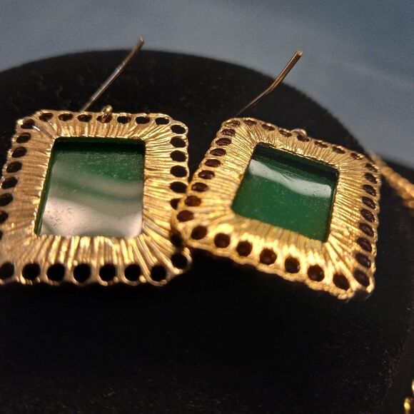 Green Lucite Half Cylinder Shape Necklace & Earrings - Picture 5 of 9